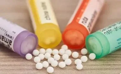 Tubes de granules homéopathiques contre l'hypertension corporelle et oculaire. ledegoteur.fr